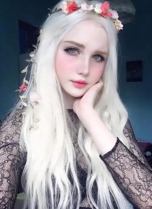 俄罗斯女孩天生银发酷似精灵靠美貌养活自己