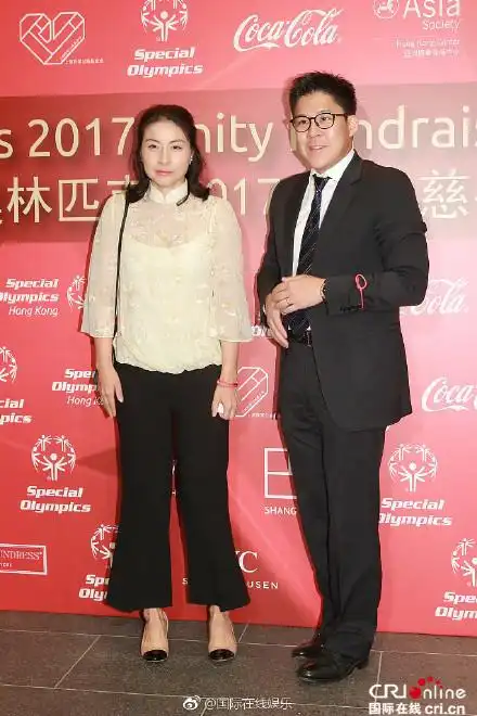 郭晶晶优雅现身,网友却说她老得像"霍启刚的奶奶"