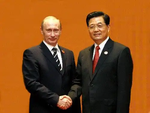 胡锦涛18日在越南河内会见了俄罗斯总统普京