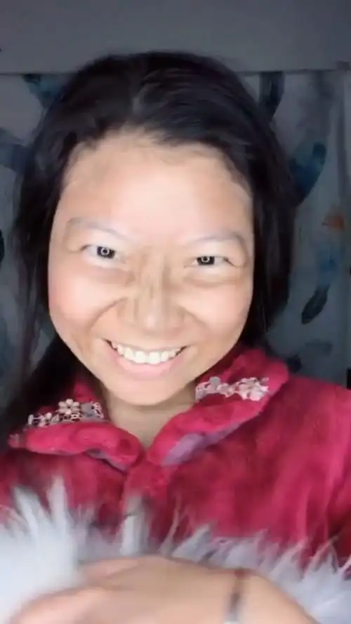 大妈来告诉你网恋需谨慎哦