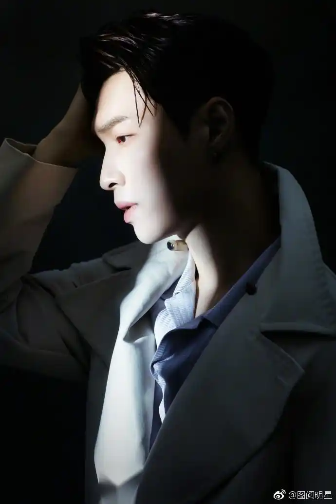 张艺兴,简直就是行走的艺术品.