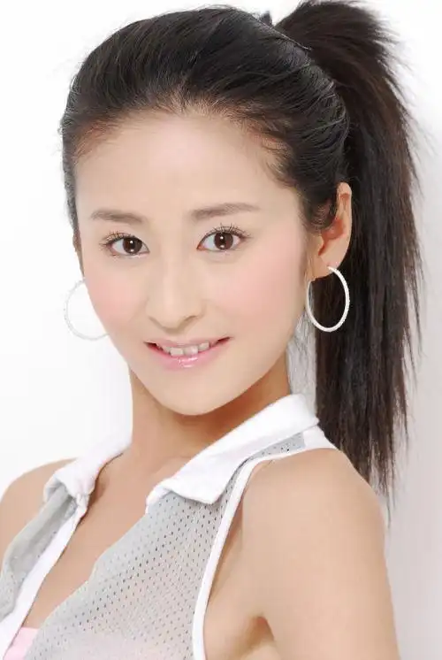 中戏校花刘颖清凉装