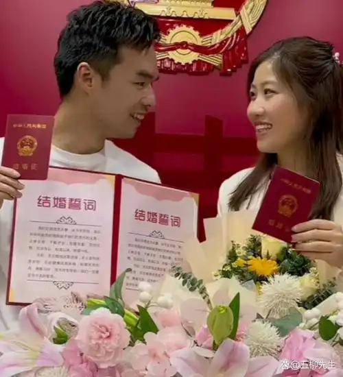 恭喜!百万粉丝网红小乔官宣领证,发文感谢未婚妻的陪伴和支持