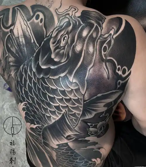 传统满背纹身图片_背部腰部新传统老传统纹身图案(2)_福建省漳州市