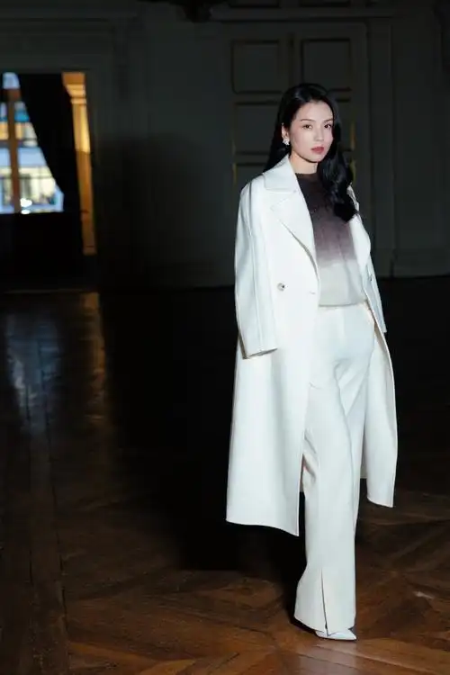 刘涛的fw游记#体感优雅的时装温度,梳理晕染的时尚刻度,与光阴同行