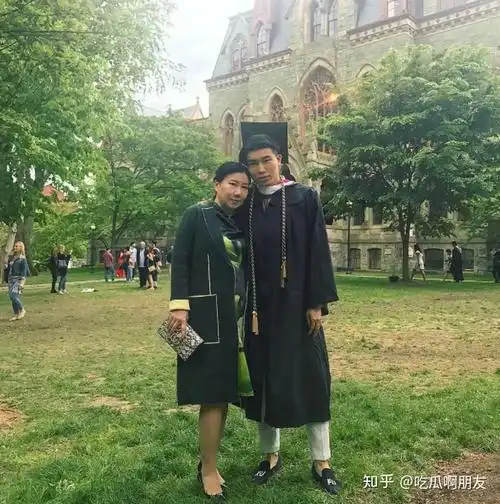 张康阳是自己的学长,我记得之前看过一个八卦是说谢其润之所以跟