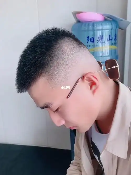 清爽又帅气的2厘米寸头