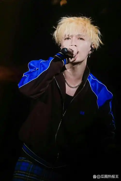 昨天是张艺兴南京演唱会, 在开始前有网友爆料前一天晚上, 在医院急诊