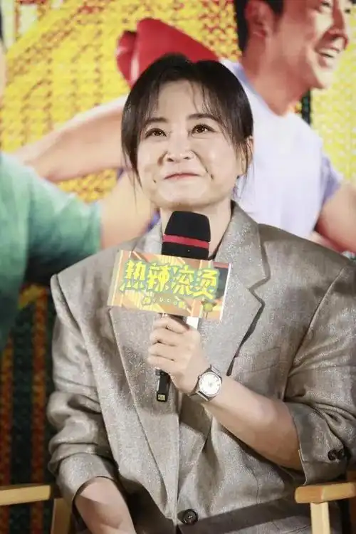 然而,近期贾玲的一次突破性表演却不仅仅是为了娱乐大家,更是为了她