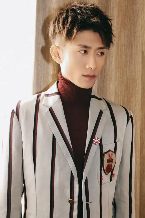 p>张一山,1992年5月5日出生于北京市西城区,毕业于 a target="_blank