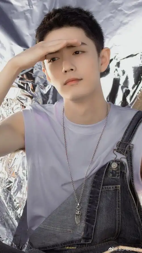 肖战#肖战寸头如何?没有偶像包袱很难的,反正我是爱了