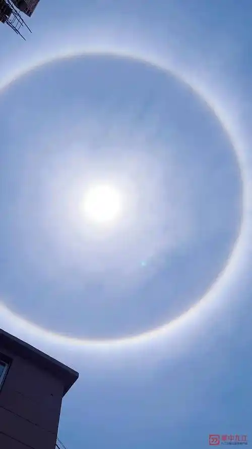 大家纷纷拍照发朋友圈留念.