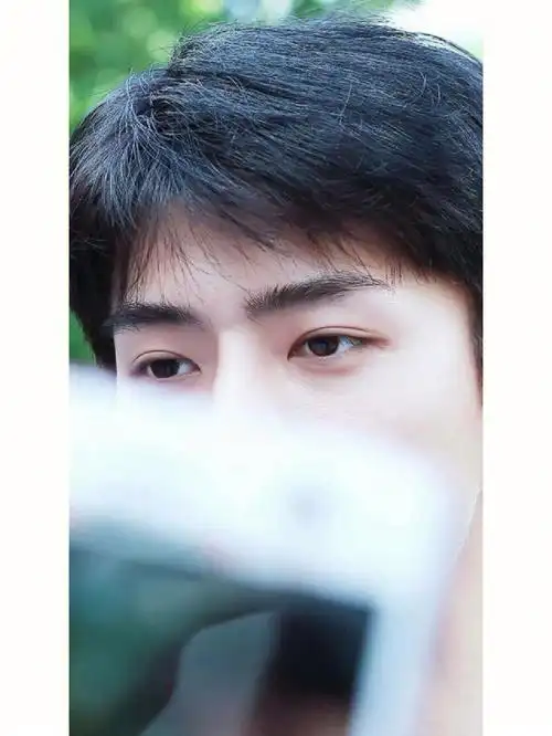 少年的眉眼吴世勋壁纸