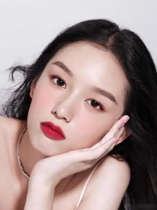 有什么心动神仙颜值的明星照片?附上名字谢谢呢?