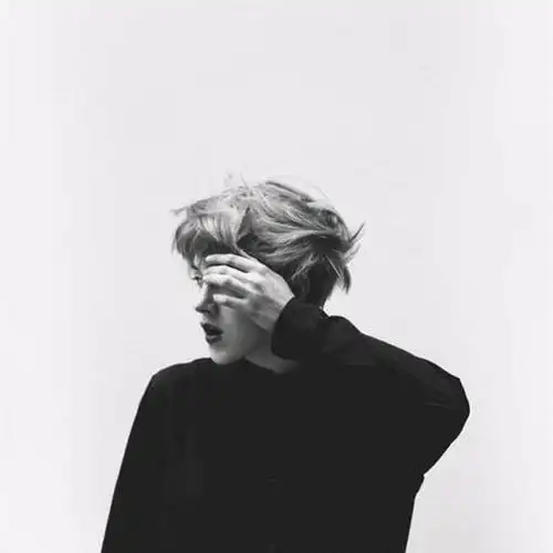 求类似欧美男生侧面黑白头像谢了