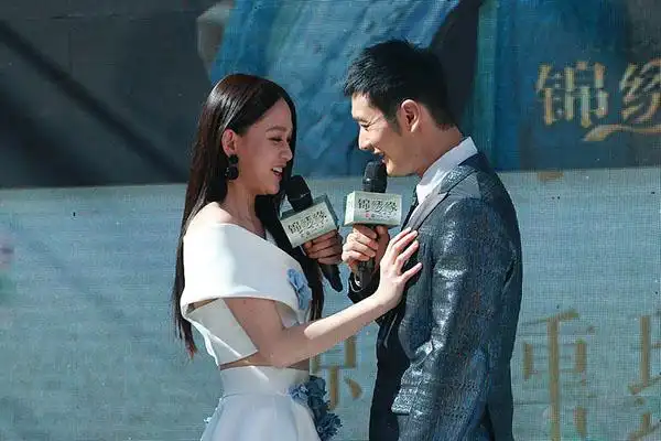 【图】陈乔恩黄晓明锦绣缘上演亲热戏 不担心baby吃醋