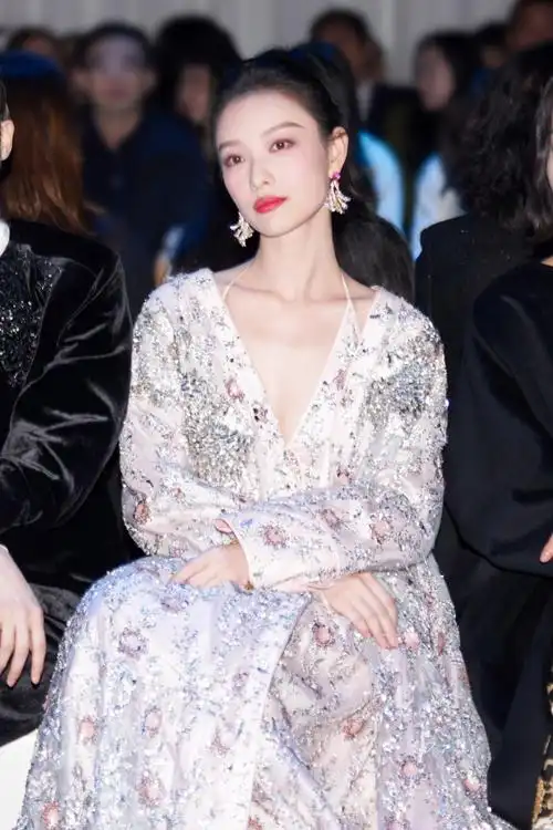 倪妮#@倪妮v出席vogue时尚盛典,以繁花装点粉色梦境,闪耀冬日,憧憬第