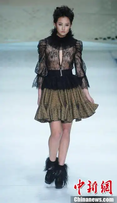 中国国际时装周性感透视装惊艳t台