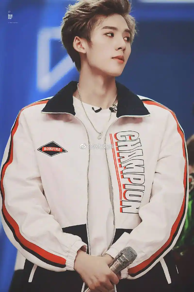 邓超元算是高配版蔡徐坤吧?