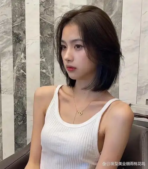 拥有的超a短发发型,高级感满满,可盐可甜,自然的发型整体看起来干净