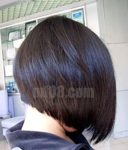 两边短,头顶长,前面是刘海的发型叫什么名字