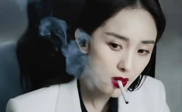 女星抽烟镜头赵丽颖高贵刘亦菲青涩看到杨幂好飒