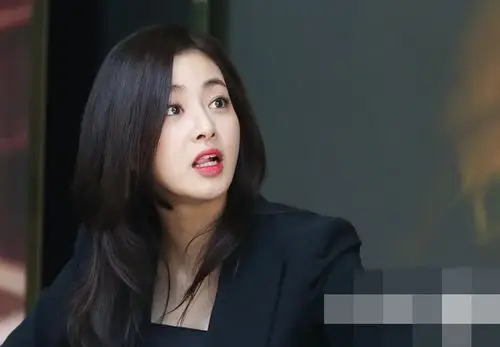 玄彬女友姜素拉不一样的亮相女版行走的西服架子组图6