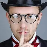 安静嘘手势男生头像图片