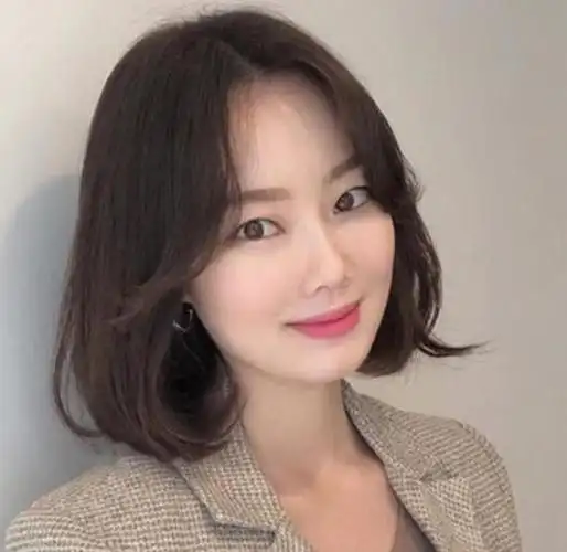 今年最流行的直发发型,剪怎么样的发型让你年轻三十岁