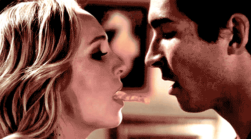 收起你的暧昧滚出去