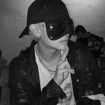 黑白男头像高冷真人孤独 男生黑白丧系头像 - 男生头像 - 潮人个性网