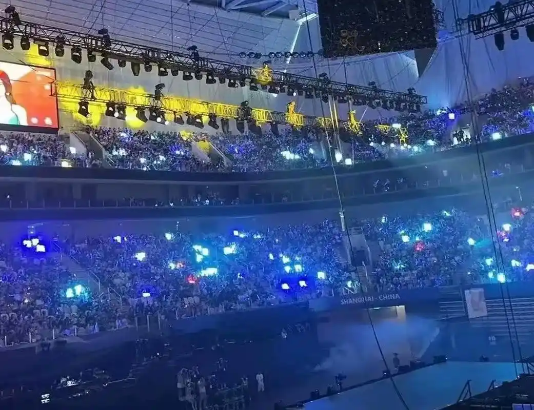 鞠婧祎绿色波光公主裙 #鞠婧祎 #神级现场 属于小鞠的蓝海 - 抖音