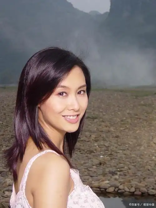 朱茵,香港著名女演员,曾经是无数人心目中的女神.