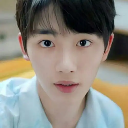 丁程鑫可二改. 照片已修复.二改注明沈纾荔.