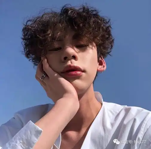 小哥哥小卷烫发