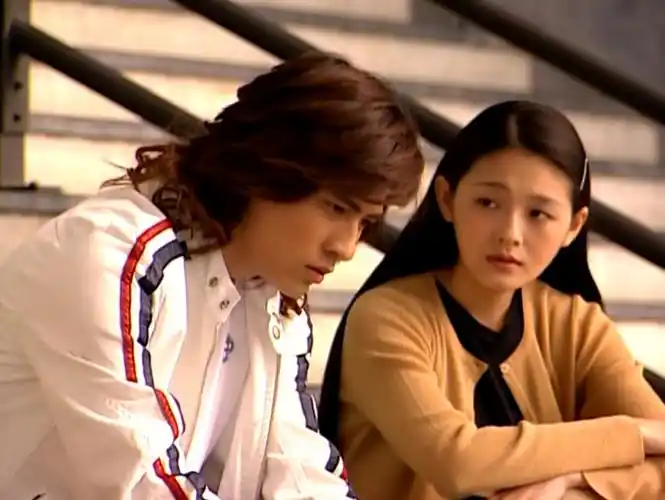 【大s徐熙媛/仔仔周渝民】零一个人坐在台阶上原来是因为今天是圣的