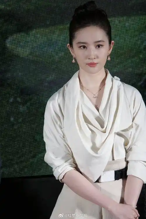 才发现,啥是身高带给男人的霸气_刘亦菲_身材_因为