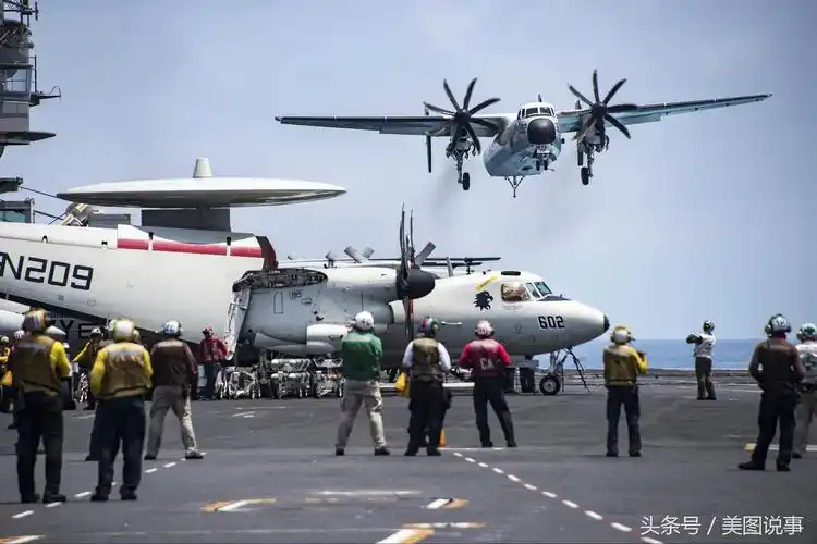 美航母战斗群的核心,e-2鹰眼舰载预警机高清大图