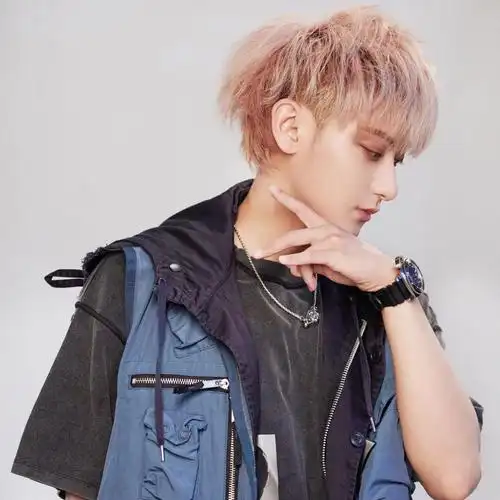 黄子韬超帅气头像