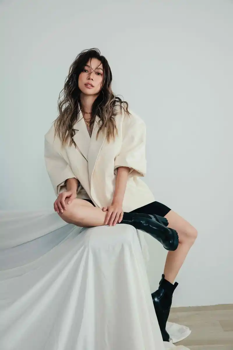 「唱作歌姬」林采欣2022全新单曲〈getaway〉今(1/13)正式于各大数位