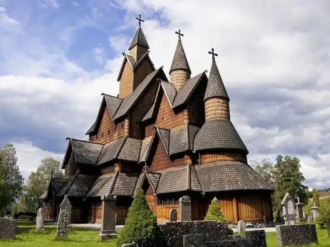 尽览世界最美教堂 丛林中的古老建筑