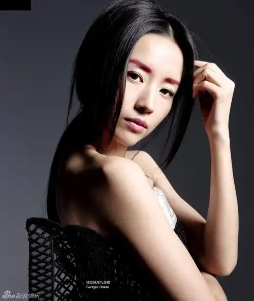 董洁登《悦己self》封面:我的叛逆期才刚开始(图)_高清图集_新浪网