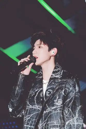 男生化妆到底有多帅,品品王源的流星妆