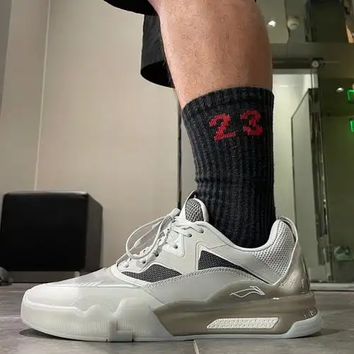 中国李宁滑板鞋灵腾