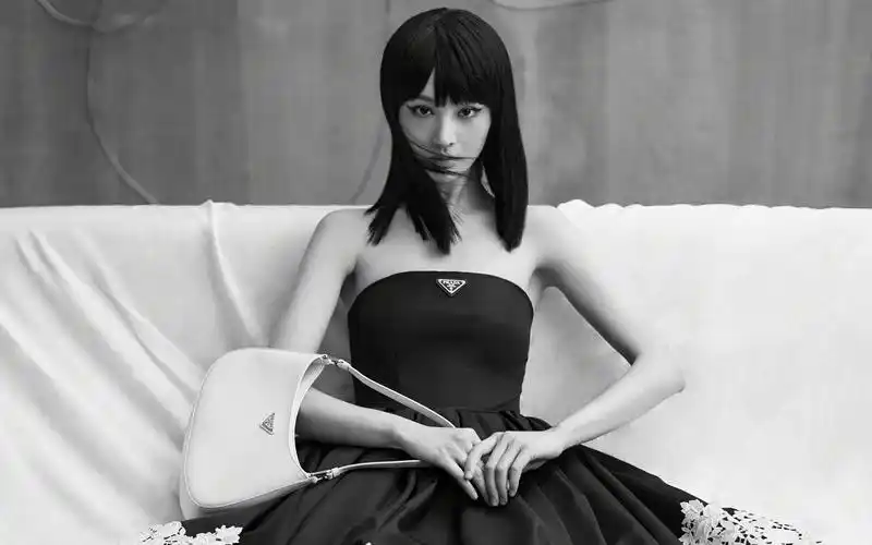 郑爽简约黑白高清桌面壁纸