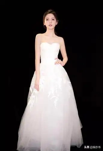 张予曦黑白相交简约大气灵气优雅俏丽温婉