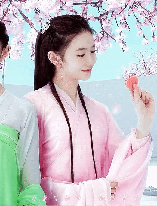 刘浩存担任奥利奥新生代大使了一身仙女裙迷倒众人