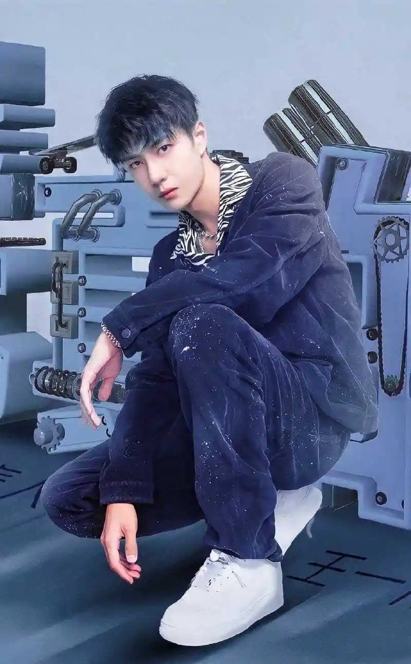 原创王一博优酷代言蓝色挑染发色,加盟湖南卫视《2021毕业礼》!