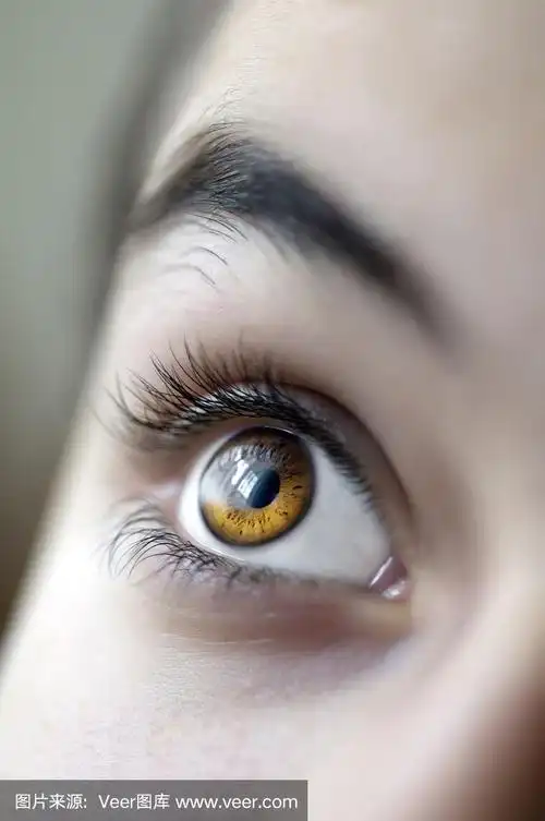 少女眼睛的特写