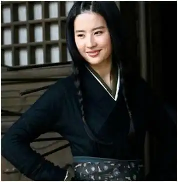 古装剧中黑衣女子,赵丽颖美成仙刘亦菲却一言难尽